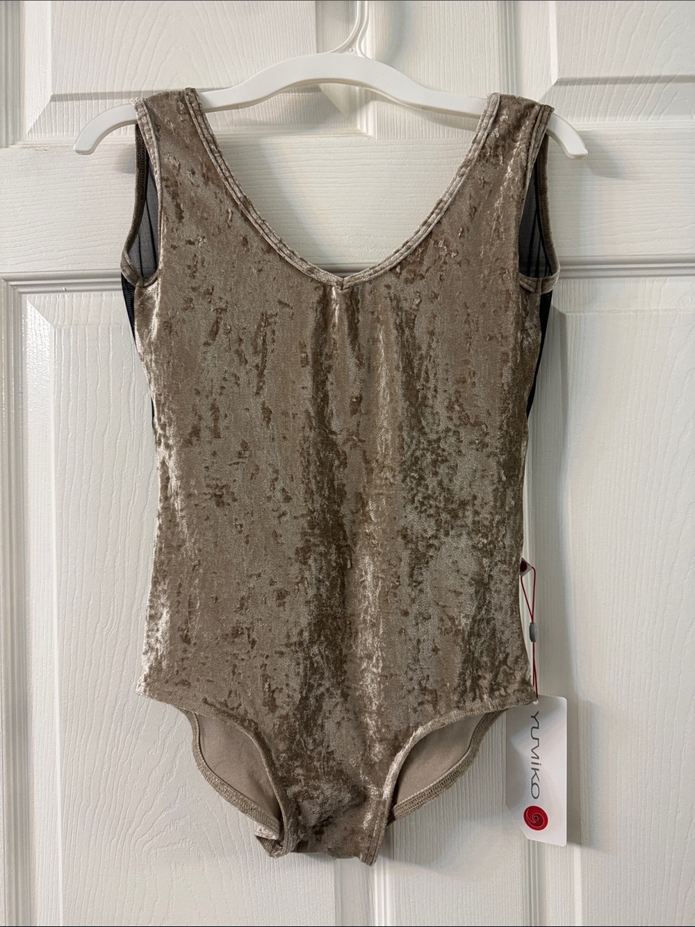 Yumiko Gina Crushed Velvet Leopard. Burst lining. New with tag. Size:M.